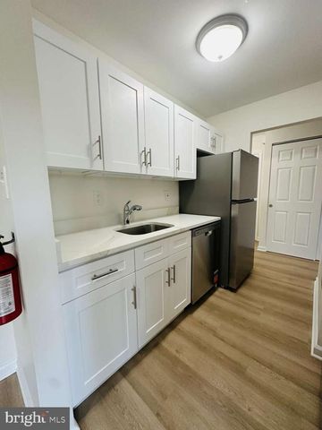 16-B E DAISY LA, Mount Laurel, NJ 08054