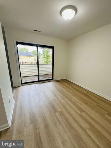 16-B E DAISY LA, Mount Laurel, NJ 08054