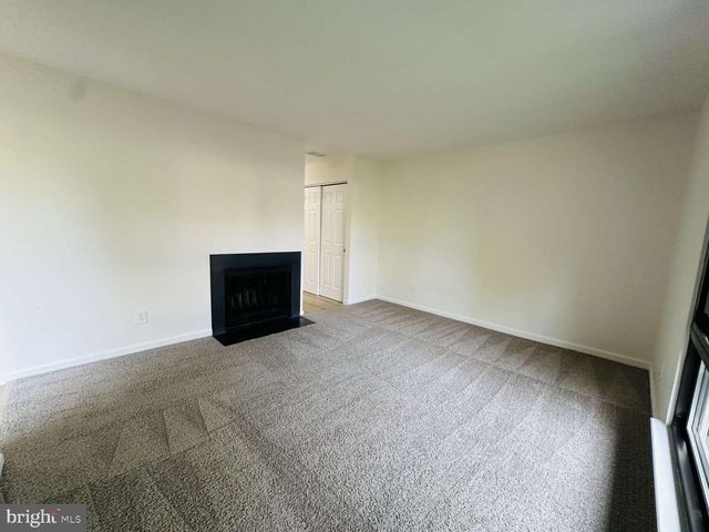 16-B E DAISY LA, Mount Laurel, NJ 08054