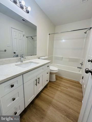 16-B E DAISY LA, Mount Laurel, NJ 08054