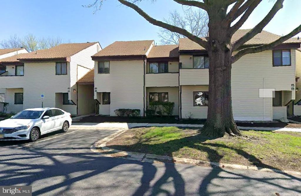 16-B E DAISY LA, Mount Laurel, NJ 08054