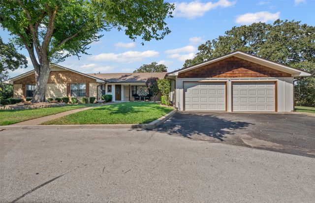 700 Wyche Court, Burleson, TX 76028