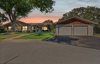 700 Wyche Court, Burleson, TX 76028
