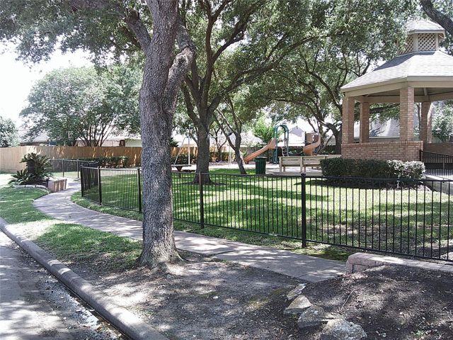 13427 Garden Grove Grove ST750, Houston, TX 77082