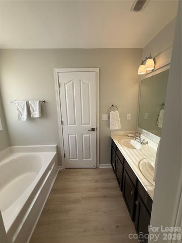 7021 Sunman Road, Charlotte, NC 28216