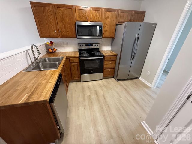 7021 Sunman Road, Charlotte, NC 28216