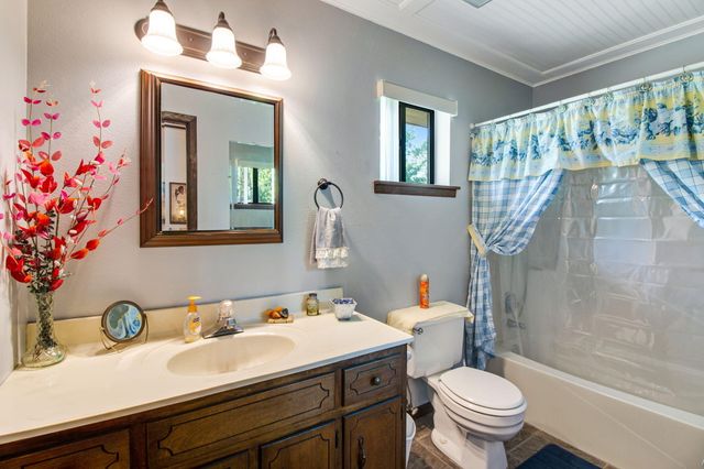 2509 S Lakeview Drive, Crestview, FL 32536