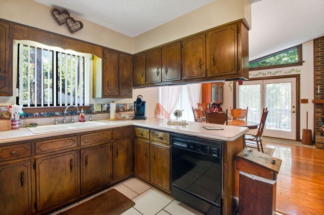 2509 S Lakeview Drive, Crestview, FL 32536