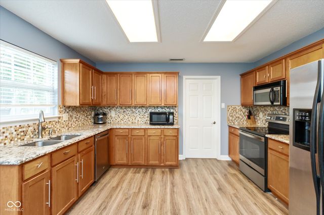 10270 Apple Blossom Circle, Fishers, IN 46038