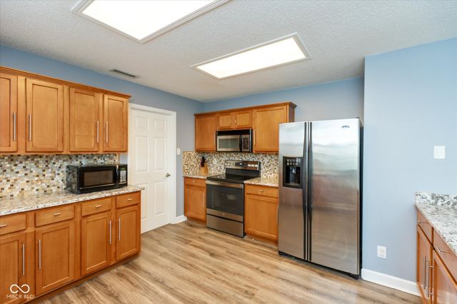 10270 Apple Blossom Circle, Fishers, IN 46038