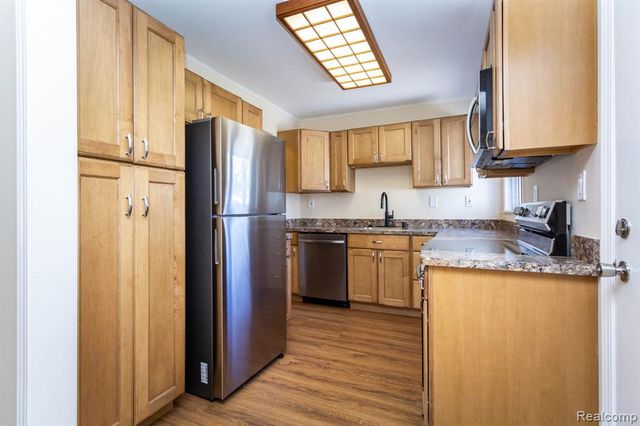 8850 Janis Street, Shelby Twp, MI 48317