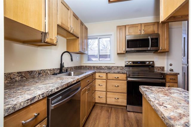 8850 Janis Street, Shelby Twp, MI 48317