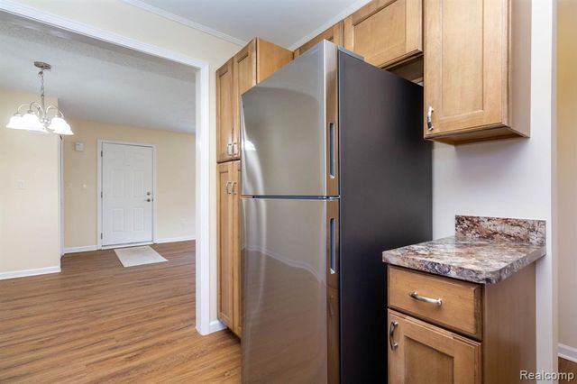 8850 Janis Street, Shelby Twp, MI 48317