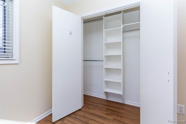 8850 Janis Street, Shelby Twp, MI 48317