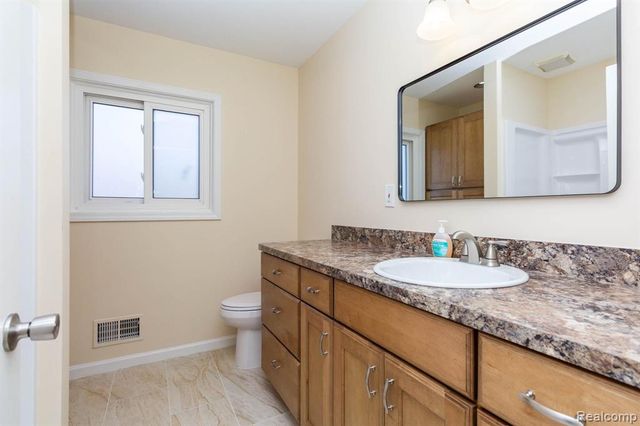 8850 Janis Street, Shelby Twp, MI 48317