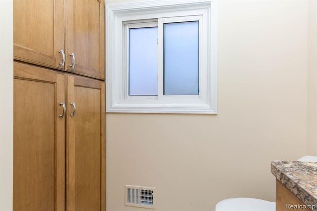 8850 Janis Street, Shelby Twp, MI 48317