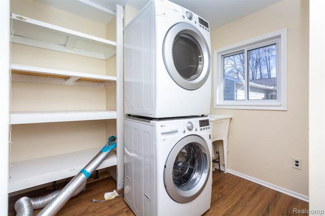 8850 Janis Street, Shelby Twp, MI 48317