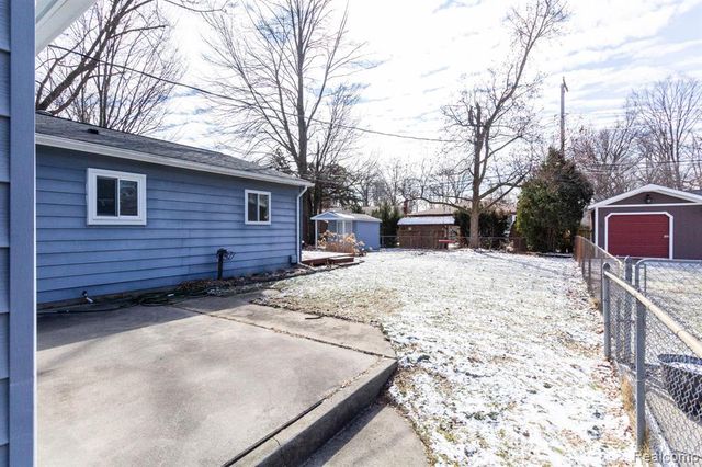 8850 Janis Street, Shelby Twp, MI 48317