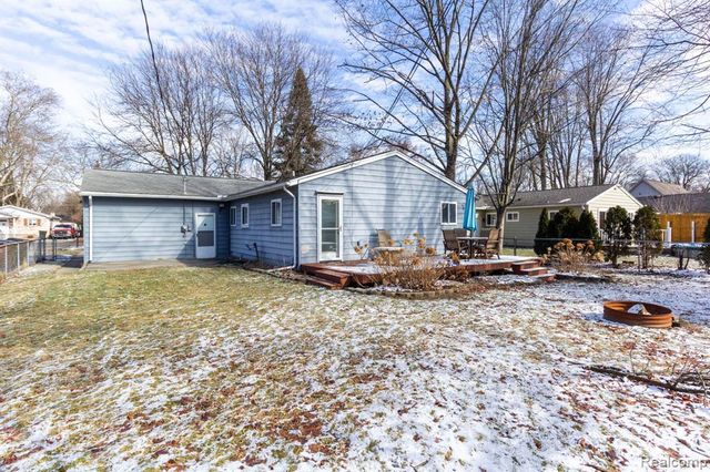 8850 Janis Street, Shelby Twp, MI 48317