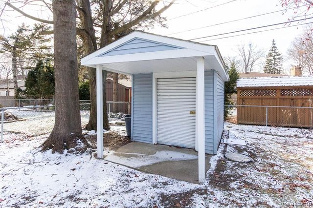 8850 Janis Street, Shelby Twp, MI 48317