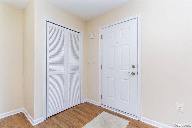 8850 Janis Street, Shelby Twp, MI 48317