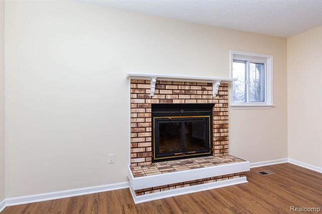 8850 Janis Street, Shelby Twp, MI 48317