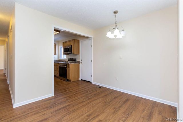 8850 Janis Street, Shelby Twp, MI 48317