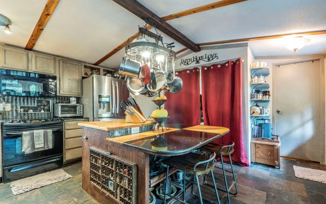 210 W Lakeshore DR, Dripping Springs, TX 78620