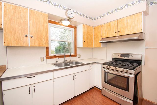 914 East Avenue, Kendallville, IN 46755