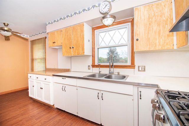914 East Avenue, Kendallville, IN 46755