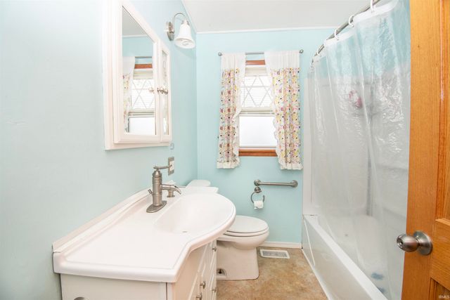 914 East Avenue, Kendallville, IN 46755