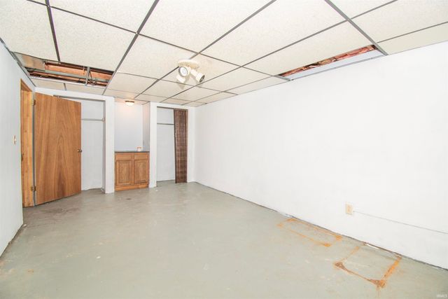 914 East Avenue, Kendallville, IN 46755