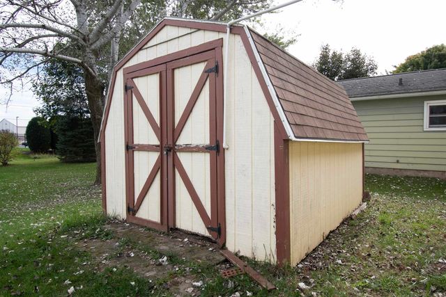 914 East Avenue, Kendallville, IN 46755