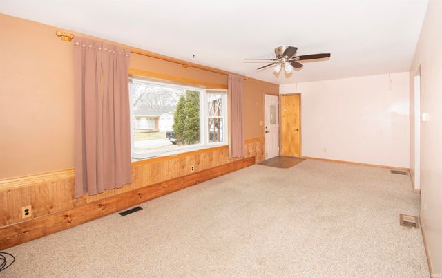 914 East Avenue, Kendallville, IN 46755