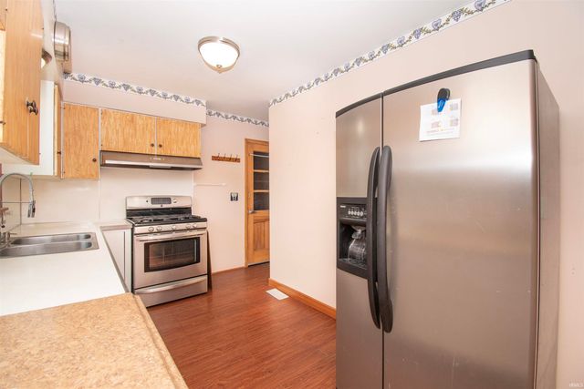 914 East Avenue, Kendallville, IN 46755