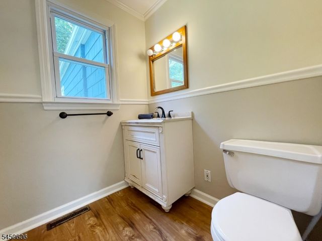 129 Bell Ave, Hopatcong Boro, NJ 07843