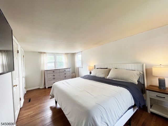 129 Bell Ave, Hopatcong Boro, NJ 07843