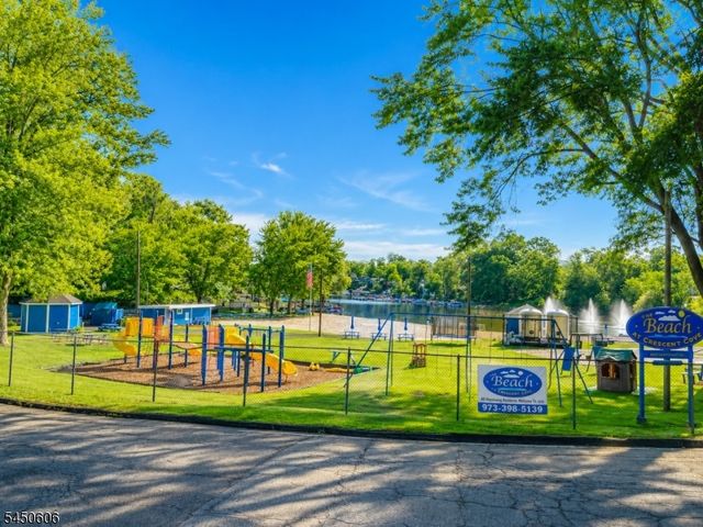 129 Bell Ave, Hopatcong Boro, NJ 07843