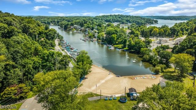 129 Bell Ave, Hopatcong Boro, NJ 07843