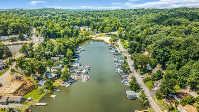 129 Bell Ave, Hopatcong Boro, NJ 07843