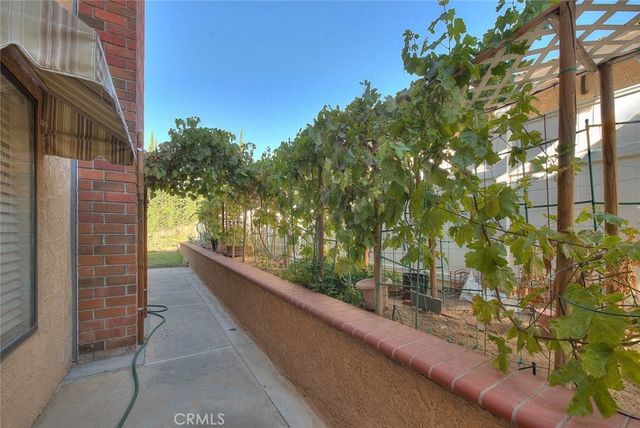 16 Sunset Ridge, Pomona, CA 91766