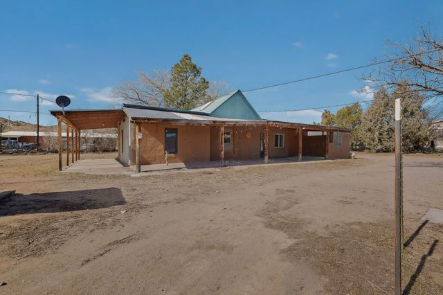 458 County Road 1, Hernandez, NM 87532