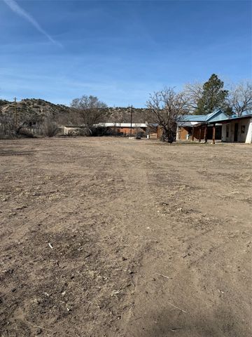 458 County Road 1, Hernandez, NM 87532