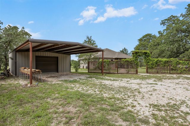 901 Spanish Oaks Blvd BLVD, Lockhart, TX 78644