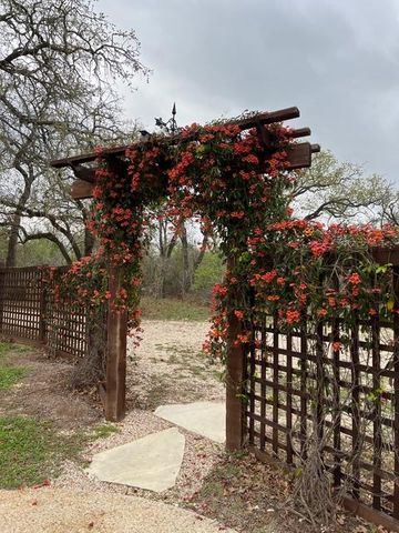 901 Spanish Oaks Blvd BLVD, Lockhart, TX 78644