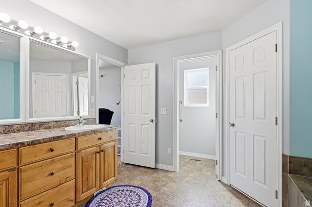 5222 N TOMAHAWK DR, Enoch, UT 84721