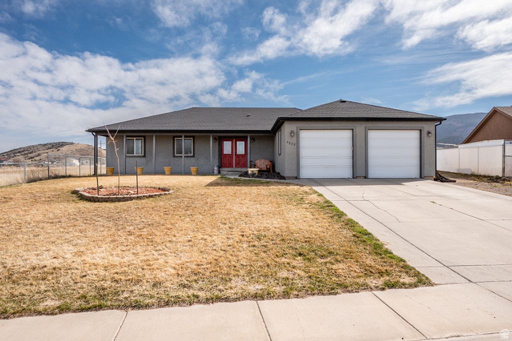 Image 2 of property listing at 5222 N TOMAHAWK DR, Enoch, UT 84721