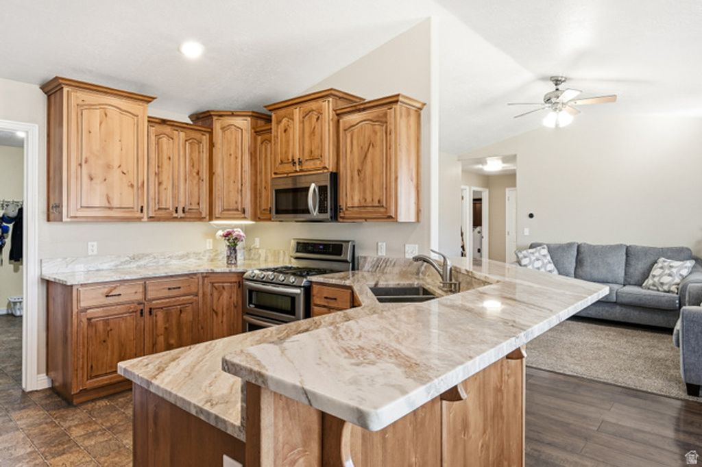 Image 12 of property listing at 5222 N TOMAHAWK DR, Enoch, UT 84721