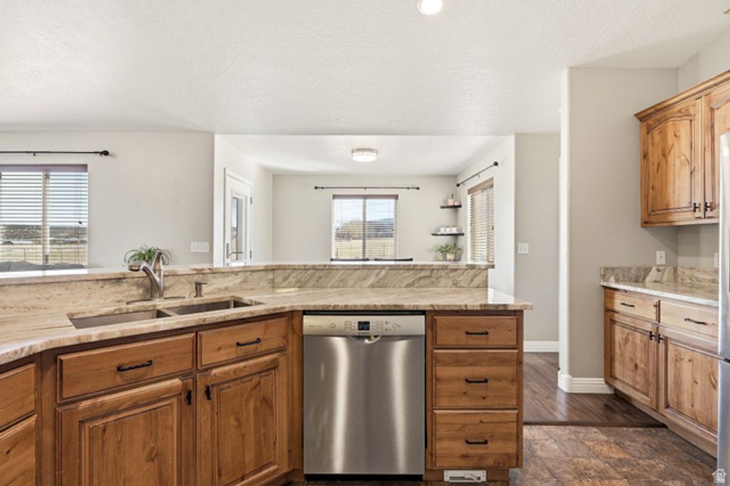 Image 14 of property listing at 5222 N TOMAHAWK DR, Enoch, UT 84721