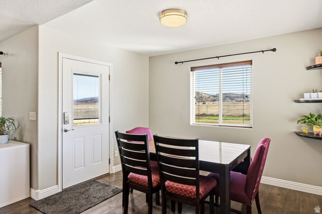 Image 16 of property listing at 5222 N TOMAHAWK DR, Enoch, UT 84721